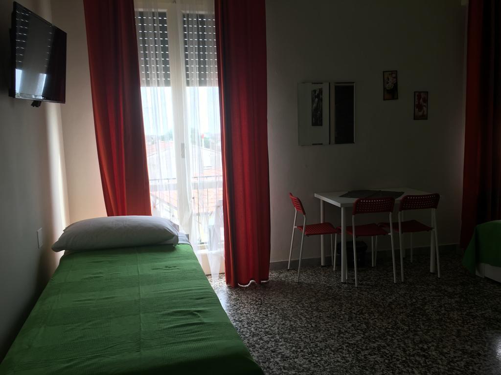 Aliante Turist House Bed & Breakfast Пиза Екстериор снимка